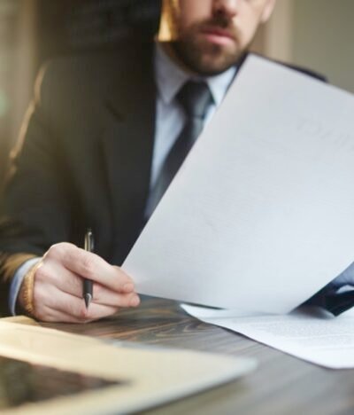 Navegando por el Laberinto Fiscal: Cuándo Buscar Asesoramiento en Derecho Tributario