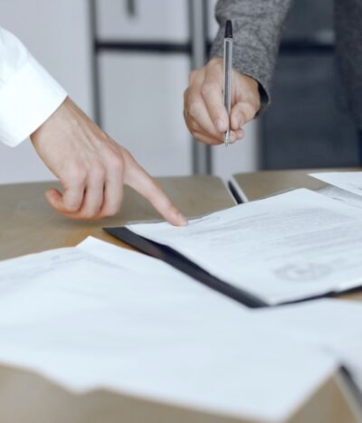 Navegando por las Regulaciones Laborales: Cuándo Recurrir a un Abogado de Derecho Laboral